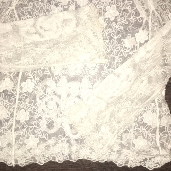 Lace loose sleeve top - Picture 2 of 3